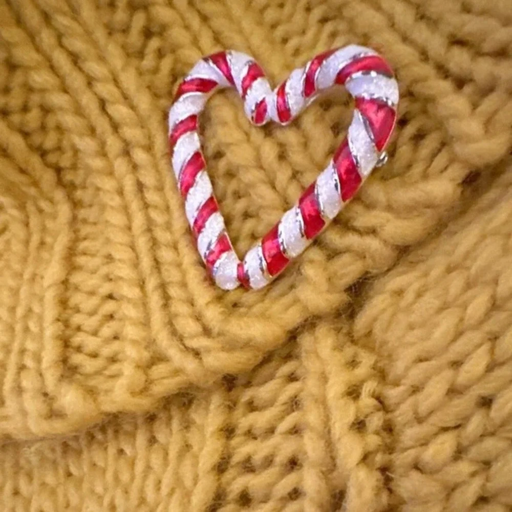 Candy Cane Heart Brooch Red White Glitter Enamel Holiday Pin‎ Silver Tone J-01